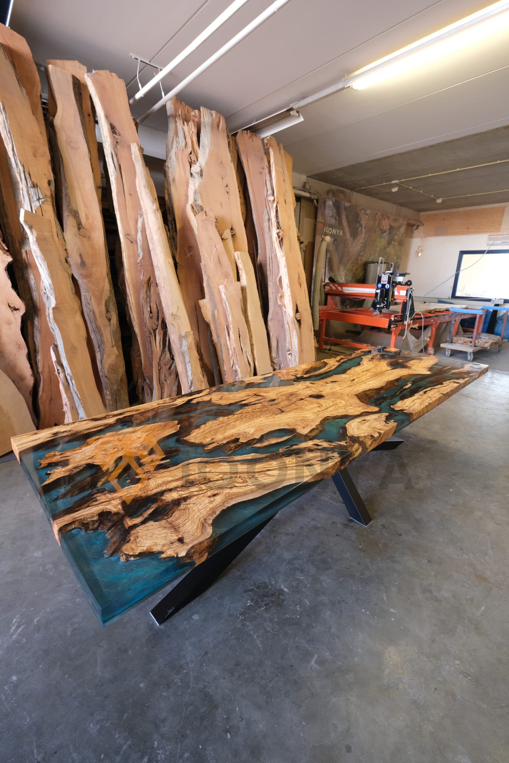 Olijf Houten Epoxy eet tafel op maat gemaakt (Rivier tafel) thumbnail 5