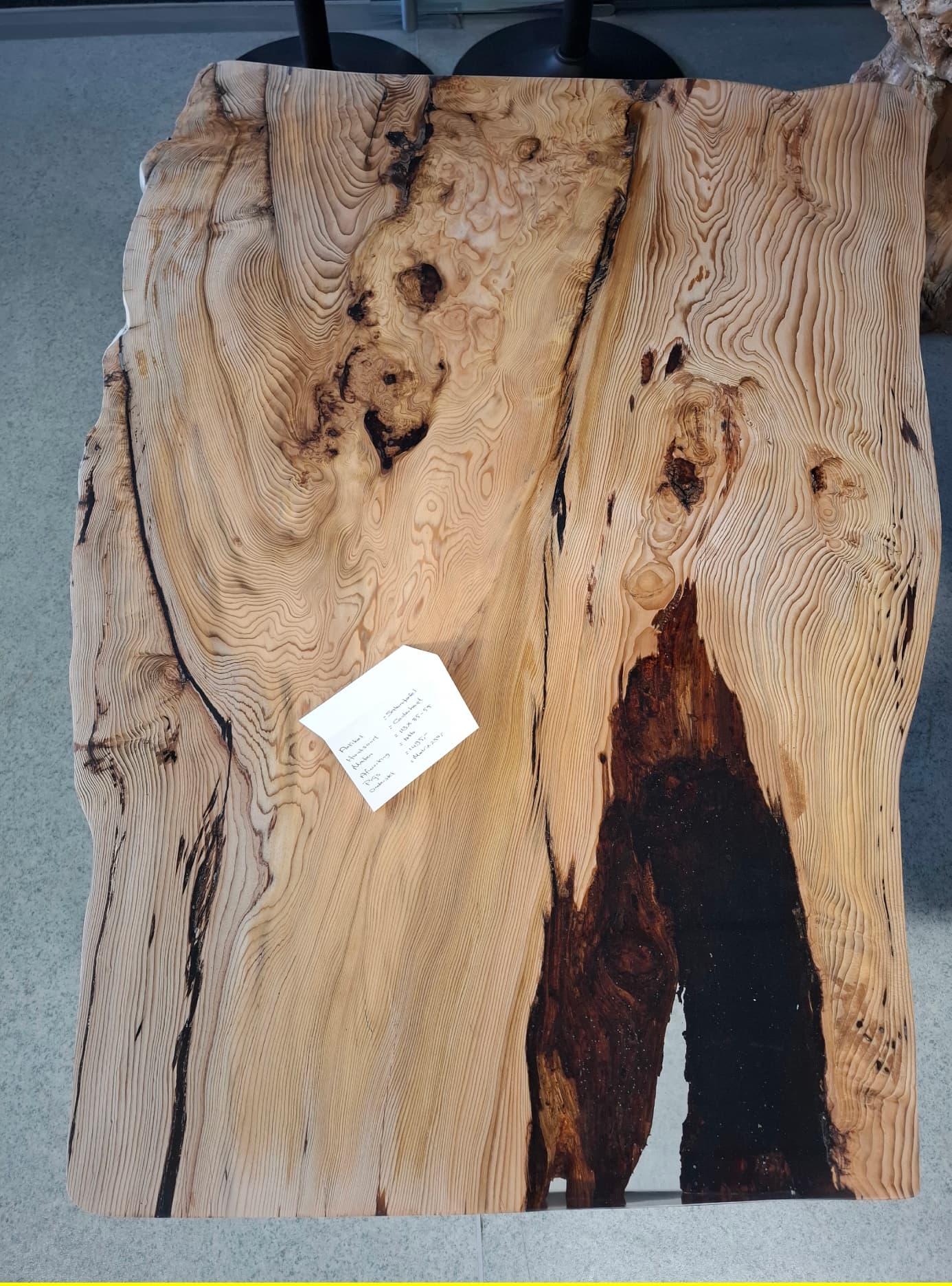 Epoxy Boomstamtafel Salontafel van Cederhout. thumbnail 2