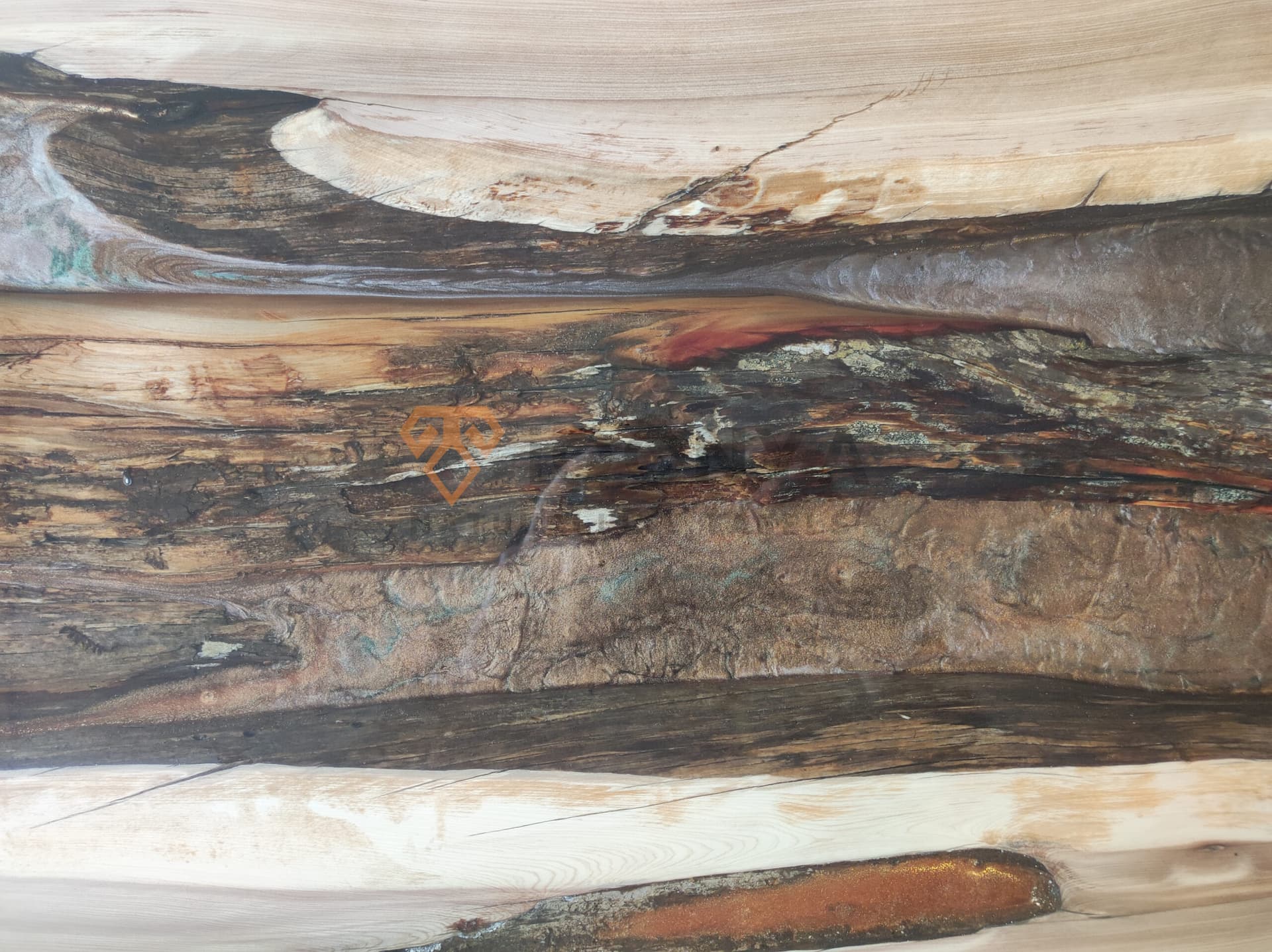 Jeneverbes Houten Epoxy eettafel op maat gemaakt (Rivier tafel)