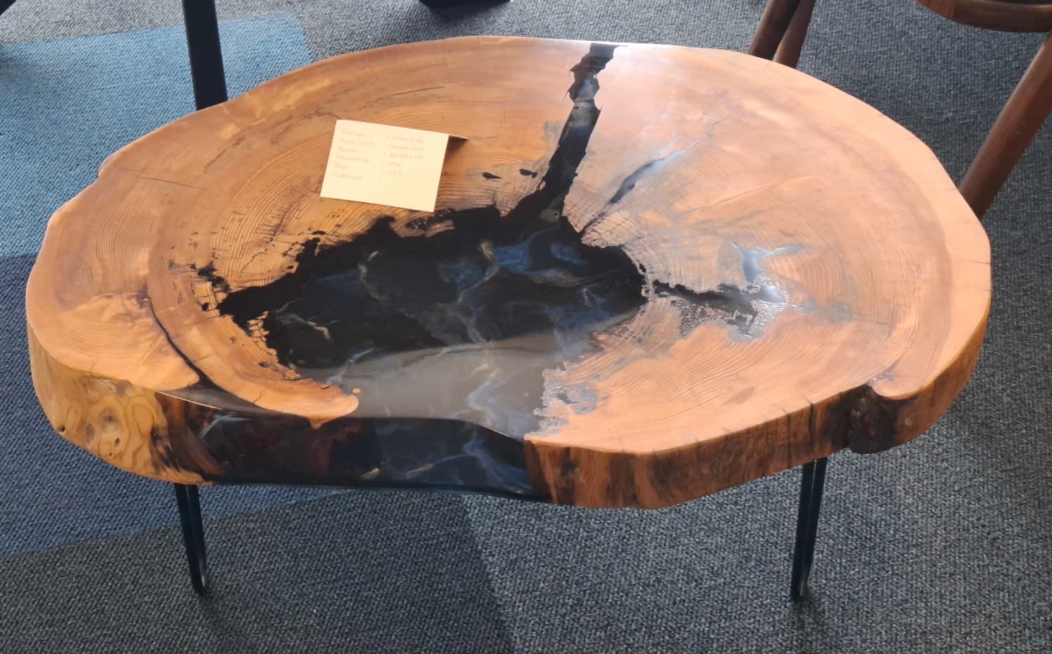 Cederhouten Salontafel met Blauwe Epoxy