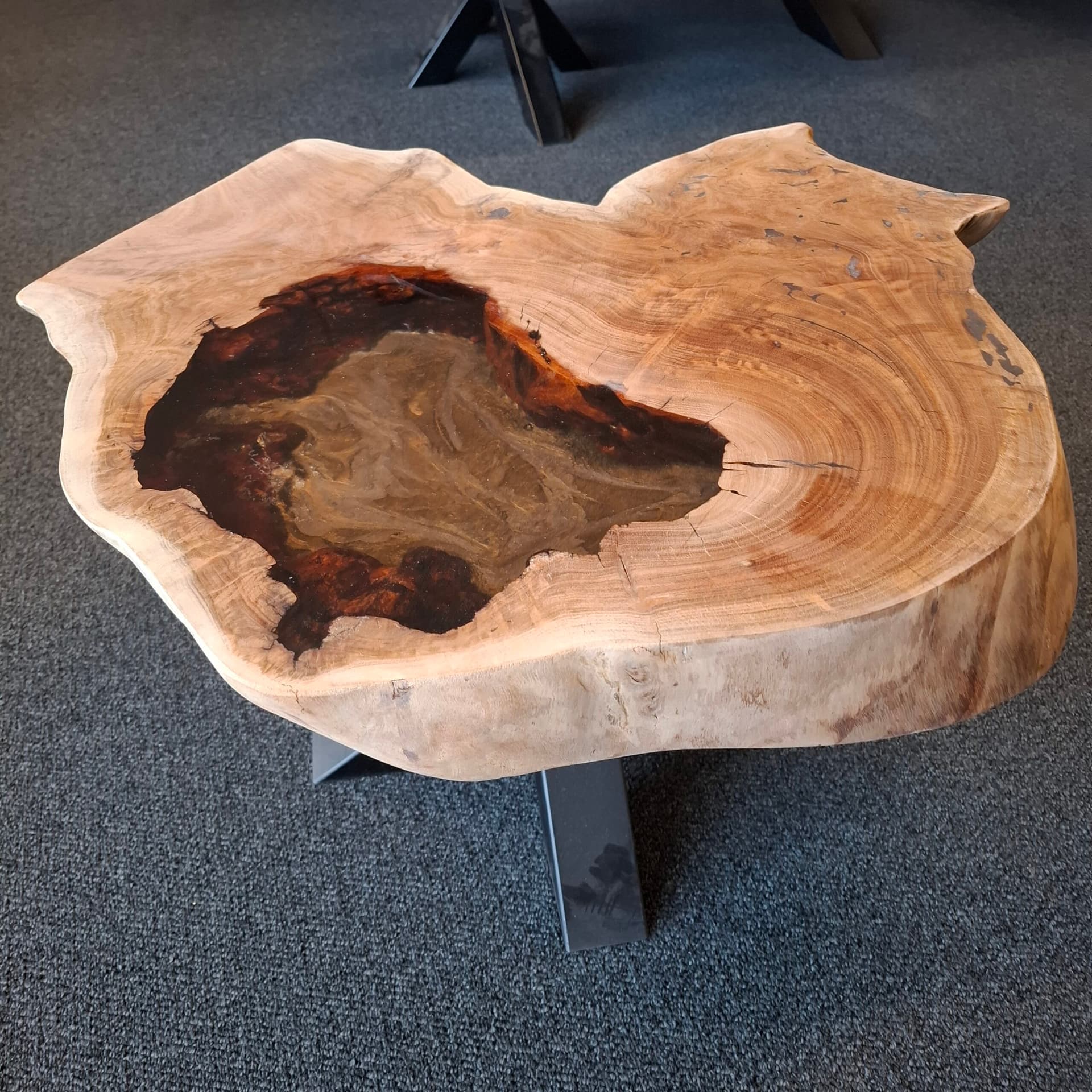 Eucalyptus Epoxy Salontafel – Boomstamtafel Uniek