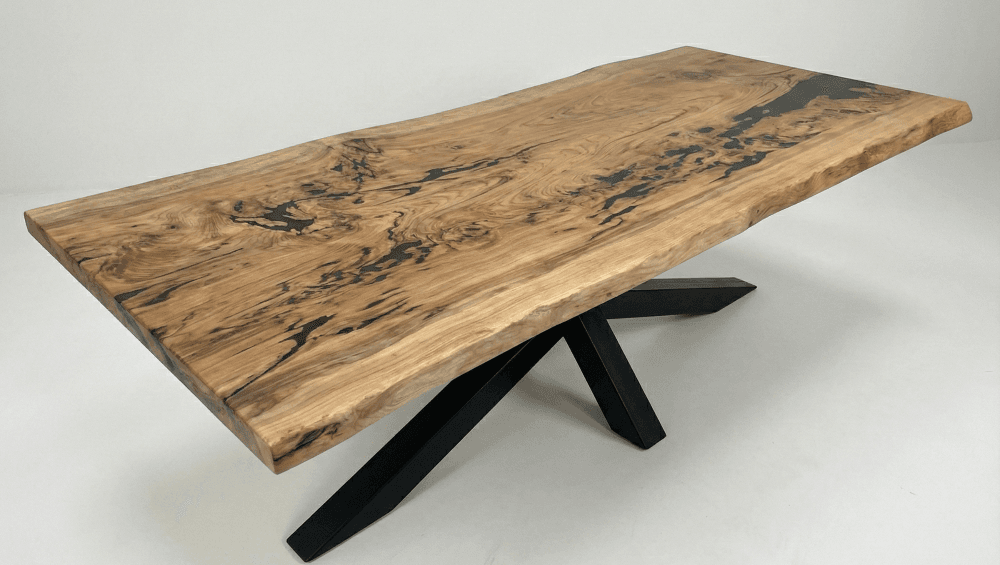 Cederhouten Boomstamtafel met Zwarte Epoxy (Mat) – Eettafel op Maat