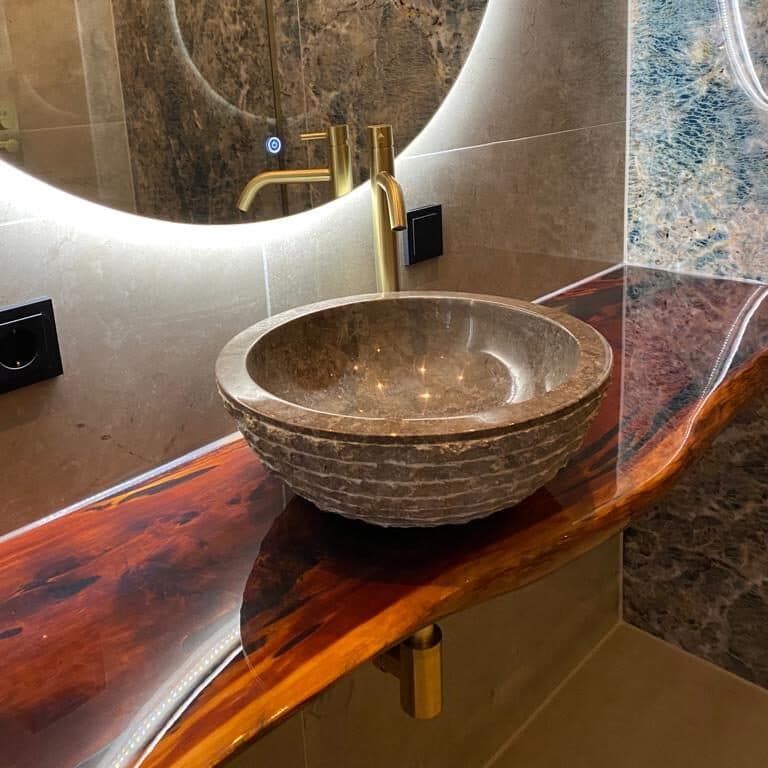 Rode Houten Wastafelblad gehuld in epoxy - op maat